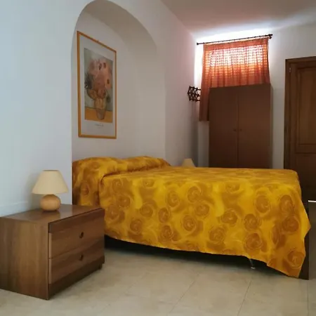 Anfora Giallo Apartament Canneto (Lipari)