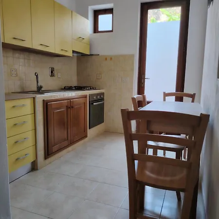 Anfora Giallo * Canneto (Lipari)