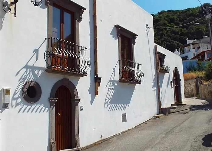 Anfora Giallo * Canneto (Lipari)